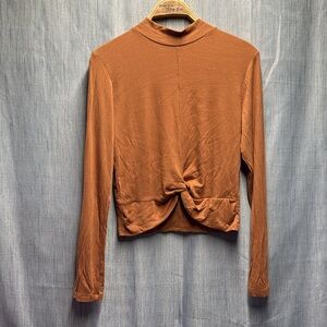 🚩 SWS Essentials Ribbed Top in Rust colour size LG NWT